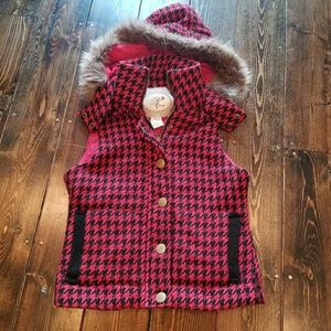 Vest black and red with fur hood
